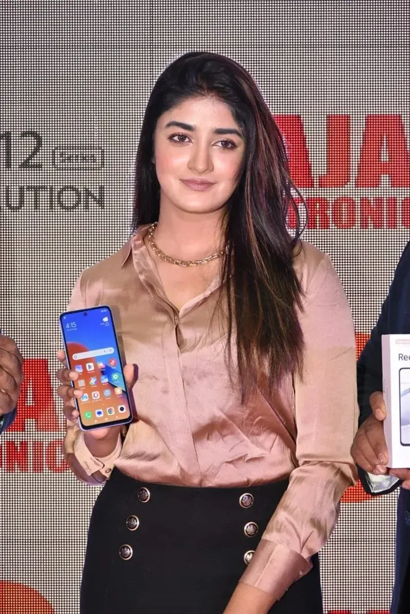 Telugu Actress Dimple Hayathi Launched new Redmi 12 5G Mobile